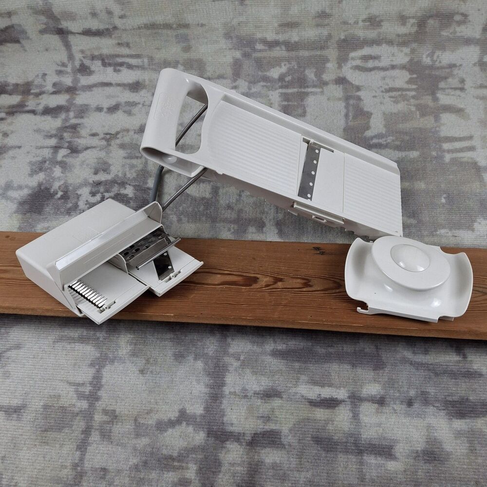 The Pampered Chef Ultimate Mandoline Food Slicer 1087 4-Blade Set Boxed
